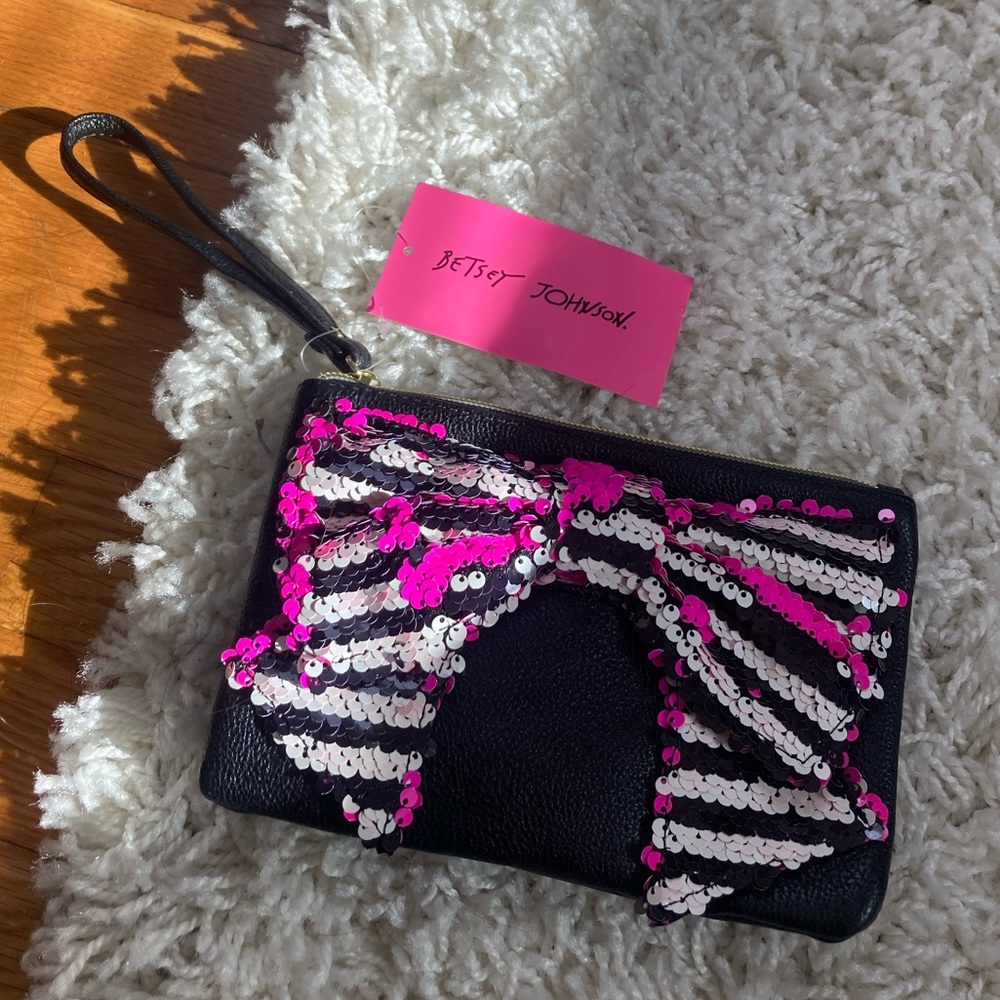 NWT Betsey Johnson wristlet